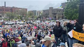 ▲肯塔基州路易維爾市政廳外示威活動。（圖／翻攝自X平台@ellie_mccrary）