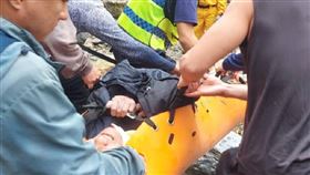 花蓮縣壽豐鄉米亞丸產業道路，一名男子騎機車不慎墜落山谷。（圖／翻攝畫面）