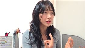 企鵝妹遭台灣禁止入境3年！就業金卡也被沒收　經紀公司證實原因曝▲圖片描述。（圖／翻攝自Jinnytty＠Twitch）