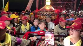 大甲媽進雲林，西螺鎮長廖秋萍搶掌轎，擠掉縣長張麗善。（圖／翻攝畫面）