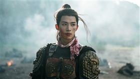 王星越拍武打戲。（圖／中視提供）