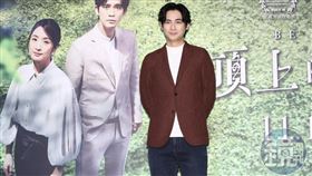 周渝民若旁人與他距離太近他就不自在，卻偏偏當了演員，身邊總有人圍繞。（本刊資料照）