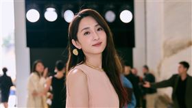 柯佳嬿初次探訪希臘。（圖／品牌COS提供）