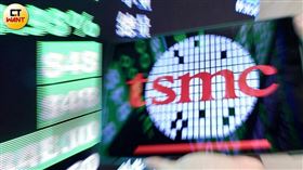 李同榮認為，台灣將陷入經濟困境，央行不得不有第八波「緊急提前降息」救市措施，台灣應以「台積電優勢」出招逼川普妥協，才能解除經濟、股市、房市大崩壞危機。（圖／黃耀徵攝）