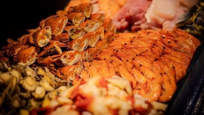 台股慘跌！飯店吃到飽「1188變850」搶客