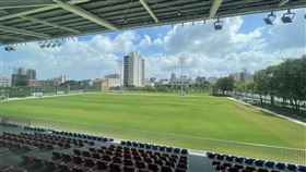 柏文健康事業進行多次實地勘查與會議，也針對場地條件提出重新鋪設草皮等具體建議，可惜仍無法如期舉辦國際友誼賽。（圖／柏文健康事業提供）