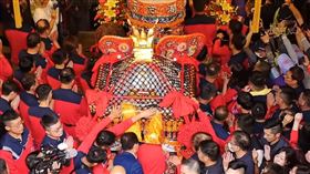 ▲大甲媽登轎。（圖／寶島神很大）