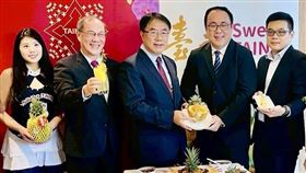 台南市政府於新加坡當地舉行「台南鳳梨行銷記者會」，由黃偉哲市長親自到場力推台南鳳梨