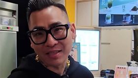 蹦闆指出自從推出「張家檸檬綠茶」，飲料店營業額翻倍。（圖／翻攝自蹦闆IG）