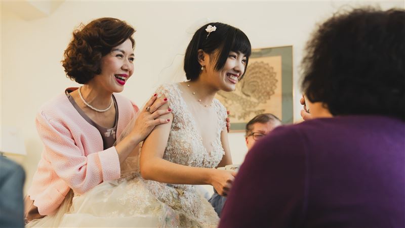 于子育「嫁女兒」藏洋蔥！自嘲裝扮很三八