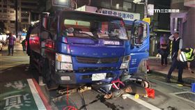 迎頭撞上回收車