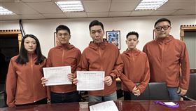 罷免吳思瑤、吳沛憶團隊赴中選會二階領表（圖／憶事吳成、地動刪瑤提供）