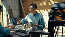 《星空下的黑潮島嶼》曹佑寧被公認是「最帥光頭」。（圖／Hami Video提供）