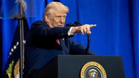 美國總統川普宣布對多國課徵的「對等關稅」。（圖／翻攝自The White House）