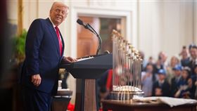 美國總統川普宣布對多國課徵的「對等關稅」。（圖／翻攝自The White House）