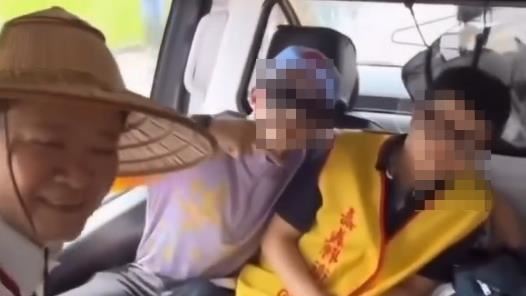 鎮瀾宮副董遶境搭救護車自拍！衛生局澄清