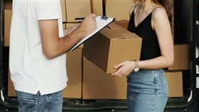 快遞 送貨員 示意圖／pexels