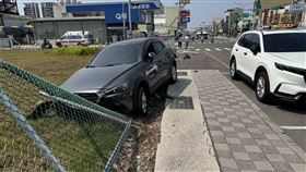 車禍,台南,安南區,失控,自小客,機車