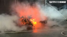 台東透天民宅疑遭縱火全面燃燒。（圖／記者王浩原攝影）