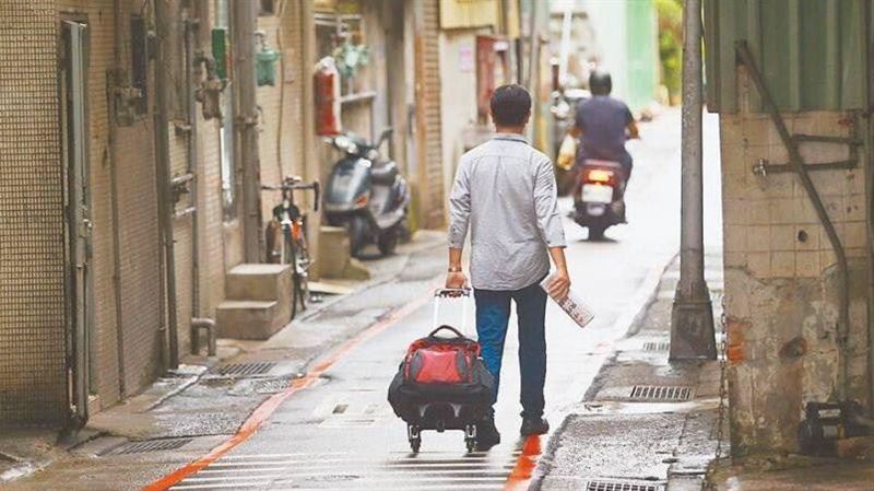 老闆令「產線週休3日」 他傻：強制扣特休