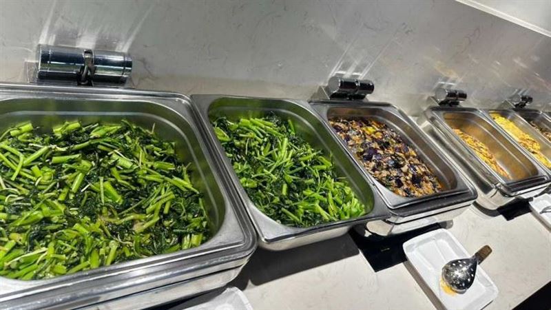 樂天桃猿隊季初供應4菜1湯，更以蔬菜為主，球員無法補充足夠的蛋白質。（圖／讀者提供）