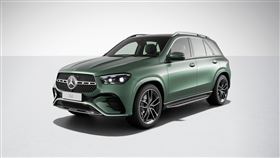 ▲新年式新增眾多MANUFATUR頂級選配，圖為 MANUFAKTUR 特殊漆-愛爾蘭綠。（圖／Mercedes-Benz提供）