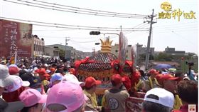▲熱情信眾夾道歡迎大甲媽祖。（圖／寶島神很大）