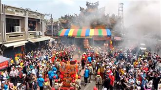 大甲媽回鑾人山人海  吳厝媽迎駕擠爆現場