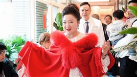 白冰冰參觀生殖醫學中心。（圖／長興影視提供）