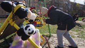 ▲烏克蘭孩童遭俄軍炸死。（圖／美聯社／達志影像）