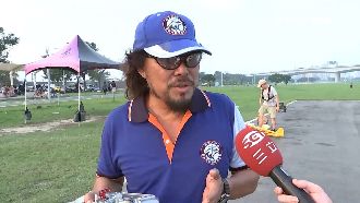 73歲張菲突現身北市天母　當街違規被抓包