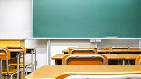 小六評量題目驚見「通緝犯殺人溶屍」　她嘆「社會不夠亂嗎」掀兩派論戰