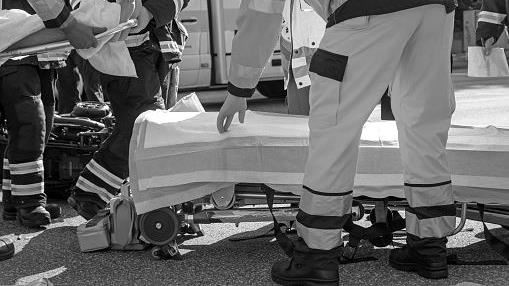 騎士自撞喪命！目睹他抬上救護車…友崩潰