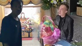 亡者弟弟再度指控，安哥不只闖靈堂高唱情歌，甚至搬遺體出來拍片。（圖／家屬提供）