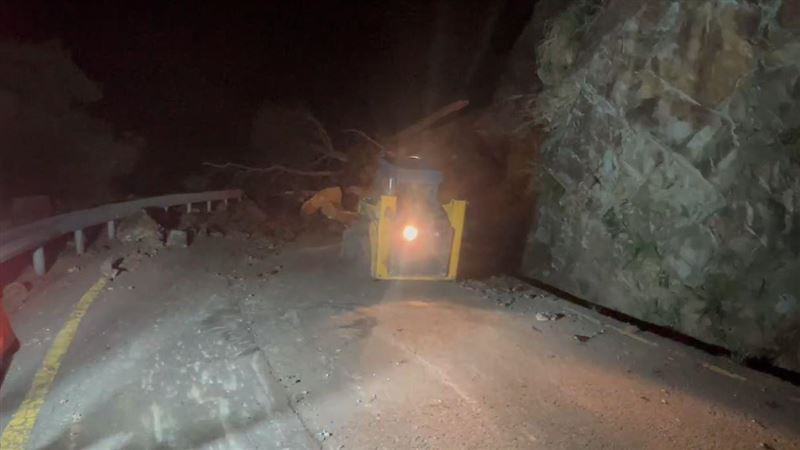 新／中橫8.2K無預警崩塌　落石封路今搶通