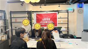 韓國台僑組成海外罷團協助收連署書（圖／偶罷，你罷了嗎？提供）