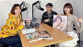 簡立喆（左）邀來啦啦隊女神瑟七（右）與資深媒體人（中）來節目。（翻攝自Youtube）