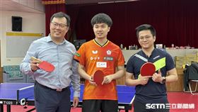 ▲鄭世忠署長（左）10日前往宜蘭為準備出征澳門世界盃的台灣桌球一哥林昀儒（中）、教練王翊澤（右）打氣加油。（圖／記者蔡厚瑄攝影）