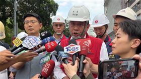 中市公園路，建案施工鷹架傾斜， 都發局勒令停工，罰2萬2700(圖／翻攝畫面)