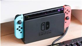 Switch為了防止嬰幼兒或寵物誤食，遊戲卡匣表面會塗有超苦塗料。（示意圖／翻攝自unsplash）
