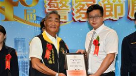 員警大搞婚外情還疑似與黑道掛鉤，引發外界撻伐。（圖／翻攝畫面）