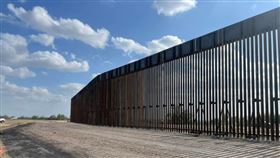 美墨邊境,圍牆,Greg Abbott,艾波特,德州州長 圖翻攝自艾波特臉書