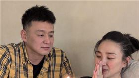 張天霖跟洪小鈴剛當新手爸媽。（圖／翻攝自臉書）