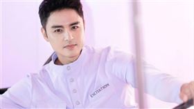 明道用聲音與真誠搭建情感橋梁，在直播中展現極具反差的人格魅力。（圖／恆星娛樂提供）