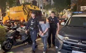 陳男被警方逮捕的過程。（圖／翻攝畫面）