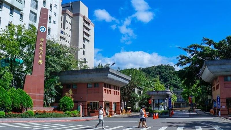 政大生圖書館前設罷免連署站　校方說話了