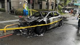 老闆的愛車直接被燒成廢鐵。（圖／警方提供）