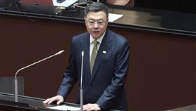 卓榮泰：中國貨恐傾銷台灣　將加大管理力道行政院長卓榮泰（圖）11日在立院指出，因中國對等關稅大幅增加至145%，恐帶動中國更多低價產品傾銷台灣，或利用台灣違規轉運至美國，政府將加大管理力道。中央社記者吳家昇攝  114年4月11日