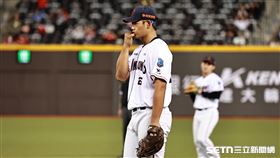 ▲中職36年例行賽，統一獅一壘手林培緯1局上發生關鍵失誤。（圖／記者劉彥池攝影）