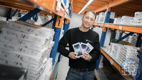 創宇通訊總經理莊涵凱在手機產業一待27年，從跑單幫少年身變身二手手機霸主，是全台最大二手手機商。